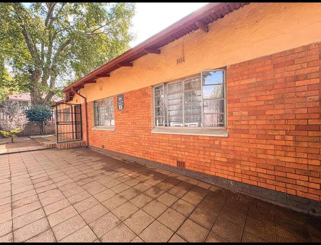 3 BEDROOM HOUSE FOR SALE IN BEZUIDENHOUT VALLEY